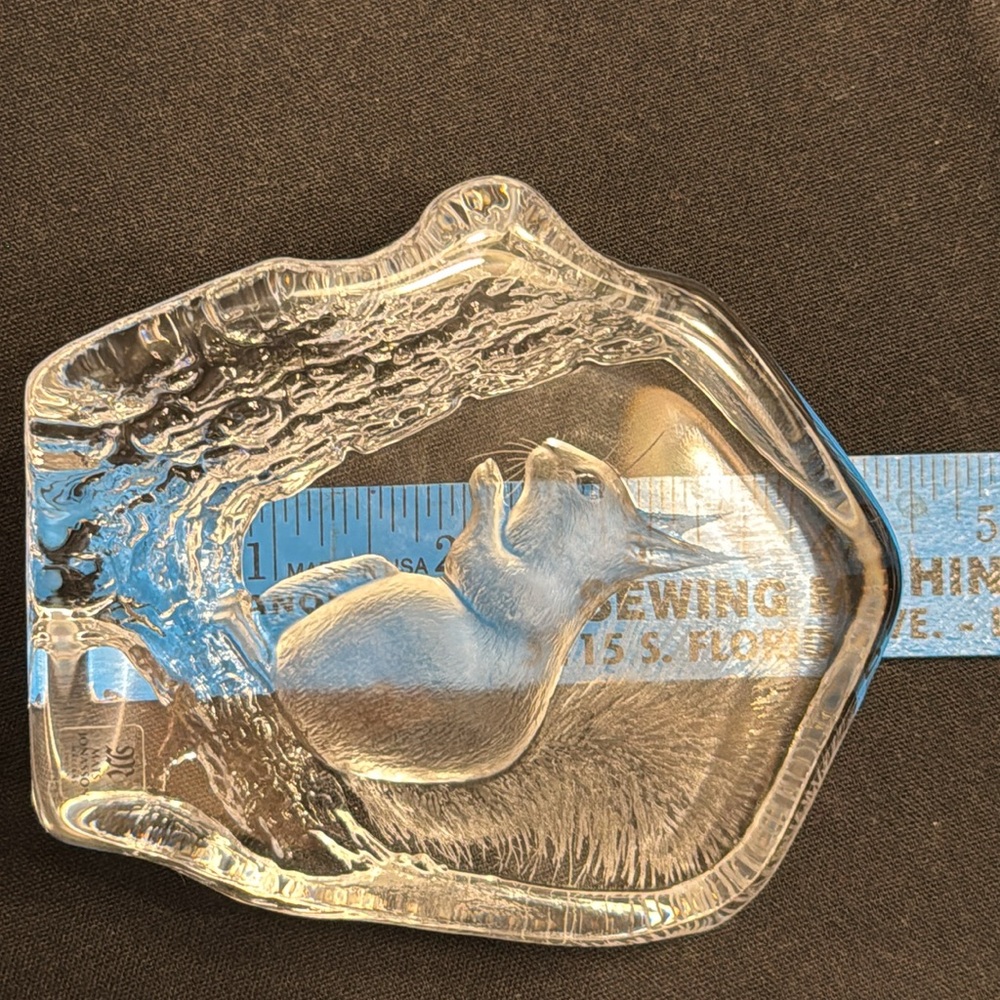 Signed & numbered Mats Jonasson lead crystal “squirrel” paperweight. - Picture 7 of 7